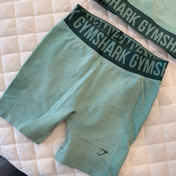 Gym shark set - Picture 2 of 3